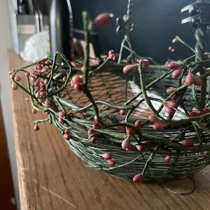 NWT Wire Berry Basket with Butterflies